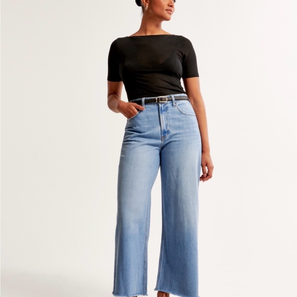 Abercrombie & Fitch high rise CURVE LOVE Wide-Leg Crop Jeans  SZ 25short. NWT